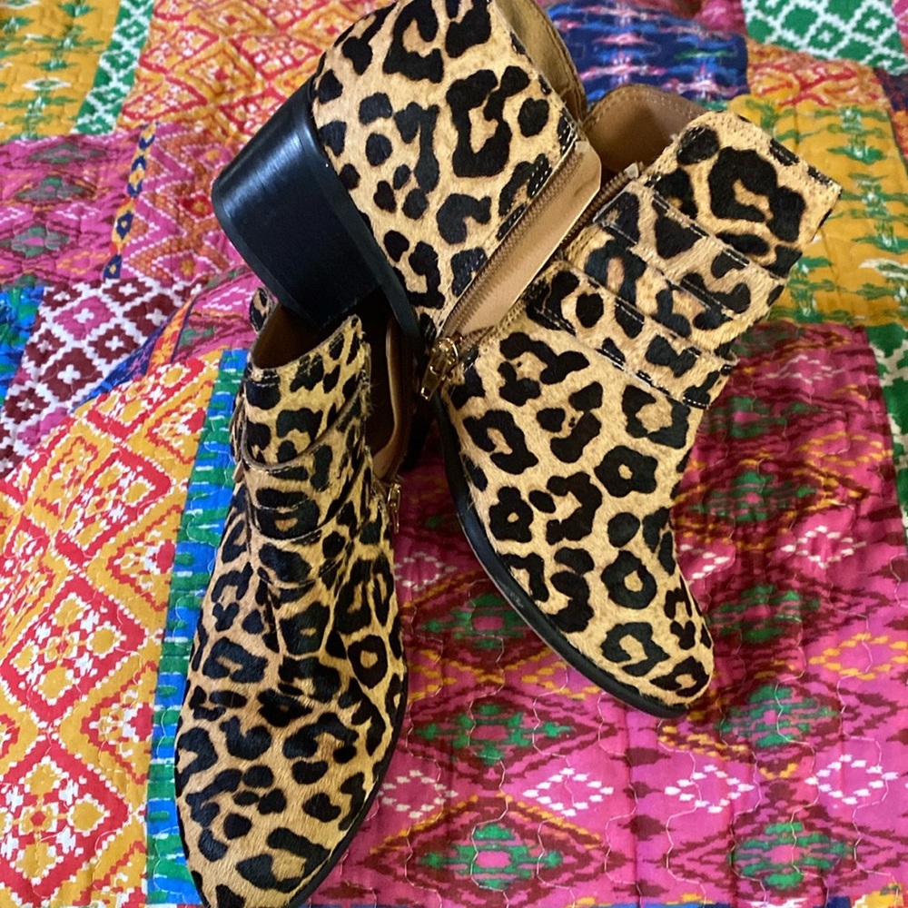 Franco Sarto leopard hair on leather ankle boots. SZ 8.5